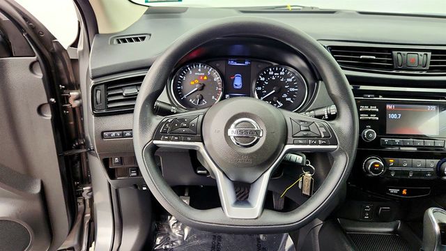 2017 Nissan Rogue Sport AWD S with 17'' Aluminum Alloy Wheels - 23006925 - 12