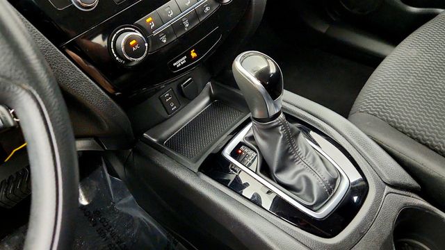 2017 Nissan Rogue Sport AWD S with 17'' Aluminum Alloy Wheels - 23006925 - 15