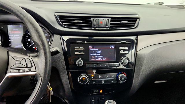 2017 Nissan Rogue Sport AWD S with 17'' Aluminum Alloy Wheels - 23006925 - 16