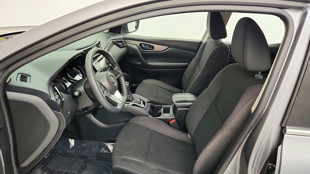 2017 Nissan Rogue Sport AWD S with 17'' Aluminum Alloy Wheels - 23006925 - 18