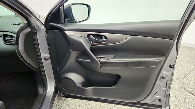 2017 Nissan Rogue Sport AWD S with 17'' Aluminum Alloy Wheels - 23006925 - 24