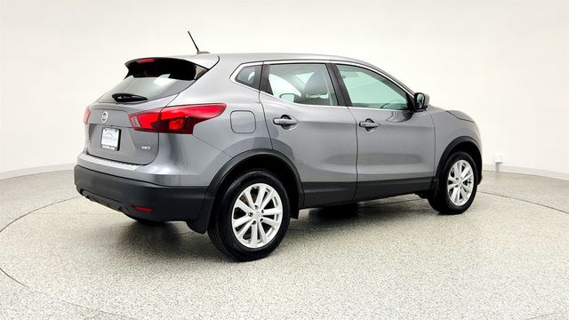 2017 Nissan Rogue Sport AWD S with 17'' Aluminum Alloy Wheels - 23006925 - 4