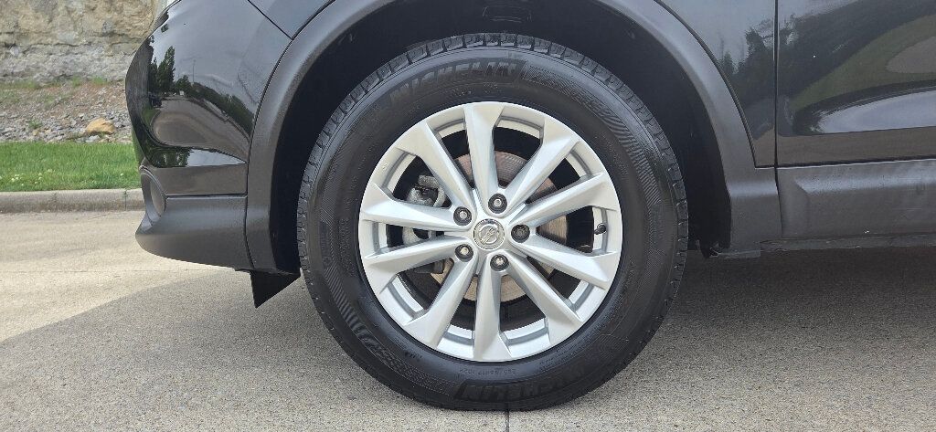2017 Nissan Rogue Sport FWD S - 23021721 - 29