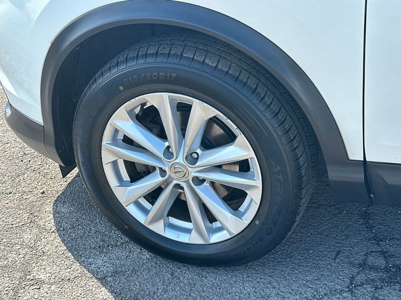 2017 Nissan Rogue Sport FWD SV - 23035956 - 11