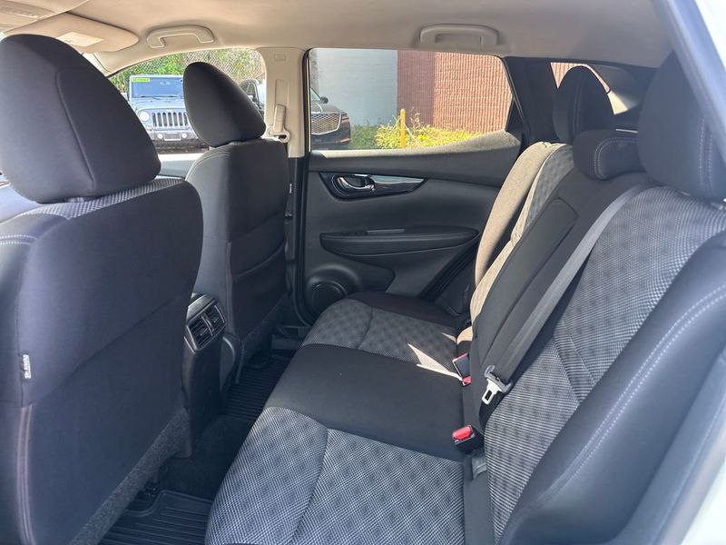 2017 Nissan Rogue Sport FWD SV - 23035956 - 14