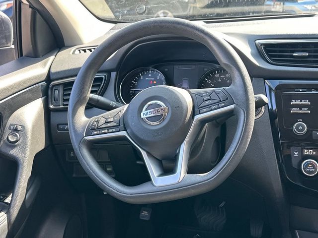 2017 Nissan Rogue Sport FWD SV - 23035956 - 17