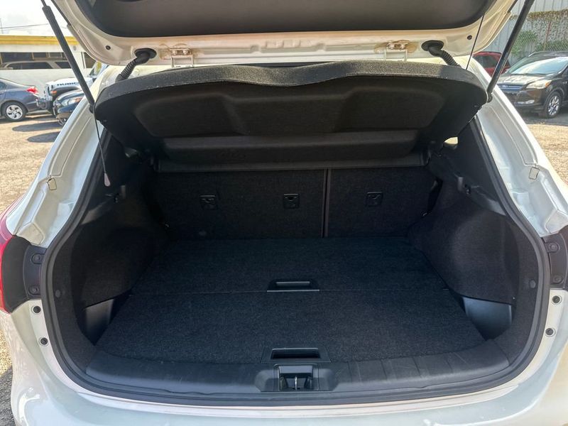 2017 Nissan Rogue Sport FWD SV - 23035956 - 19