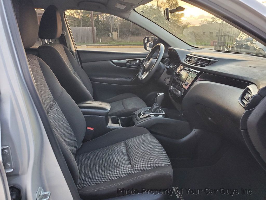 2017 Nissan Rogue Sport FWD SV - 22993672 - 16