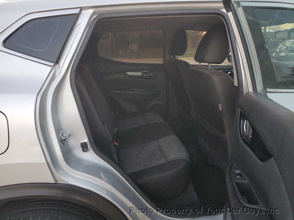 2017 Nissan Rogue Sport FWD SV - 22993672 - 17