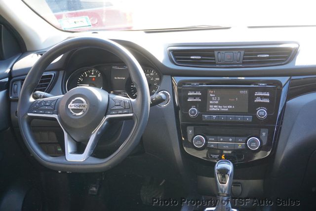 2017 Nissan Rogue Sport FWD SV - 22981364 - 13