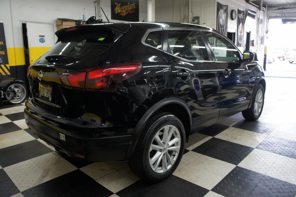 2017 Nissan Rogue Sport Low miles, Great Shape - 22546891 - 16