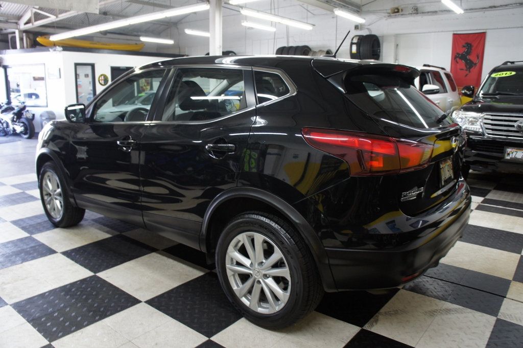 2017 Nissan Rogue Sport Low miles, Great Shape - 22546891 - 18