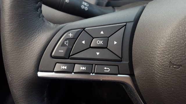 2017 Nissan Rogue Sport SL AWD Premium Platinum w/Navigation - 18043444 - 19