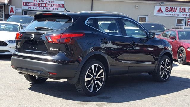2017 Nissan Rogue Sport SL AWD Premium Platinum w/Navigation - 18043444 - 4