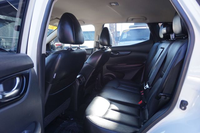 2017 Nissan Rogue Sport SL, PREMIUM WHEELS, LEATHER SEATS, PUSH BUTTON START - 23038474 - 16