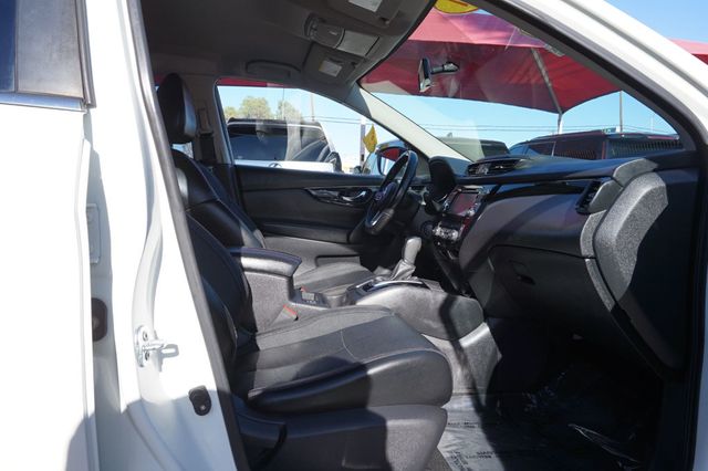 2017 Nissan Rogue Sport SL, PREMIUM WHEELS, LEATHER SEATS, PUSH BUTTON START - 23038474 - 18