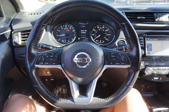 2017 Nissan Rogue Sport SL, PREMIUM WHEELS, LEATHER SEATS, PUSH BUTTON START - 23038474 - 24