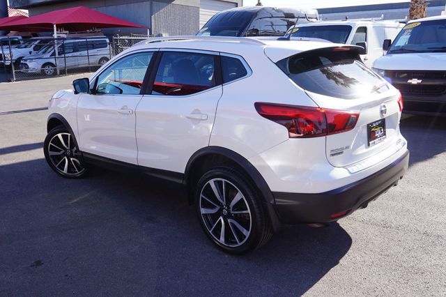 2017 Nissan Rogue Sport SL, PREMIUM WHEELS, LEATHER SEATS, PUSH BUTTON START - 23038474 - 3