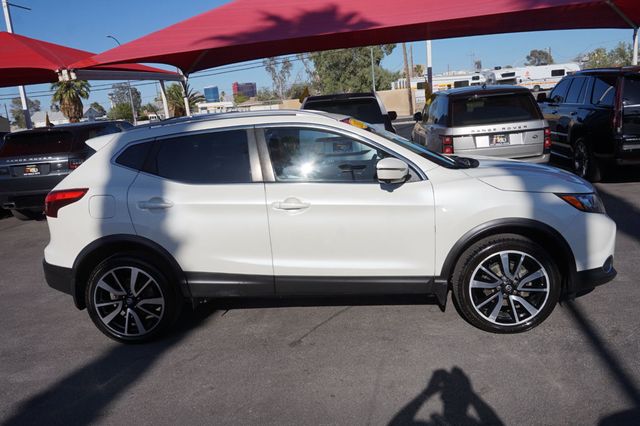2017 Nissan Rogue Sport SL, PREMIUM WHEELS, LEATHER SEATS, PUSH BUTTON START - 23038474 - 4