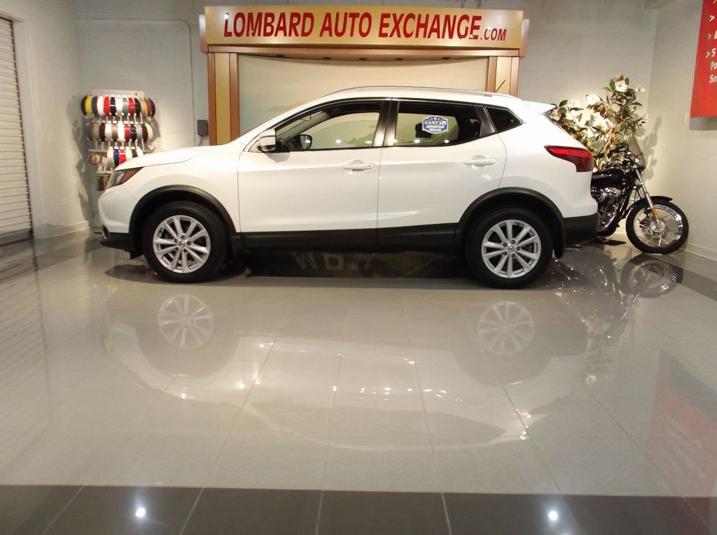 2017 Nissan Rogue Sport SV photo 2