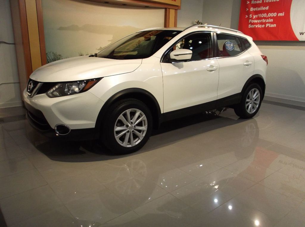 2017 Nissan Rogue Sport SV photo 3