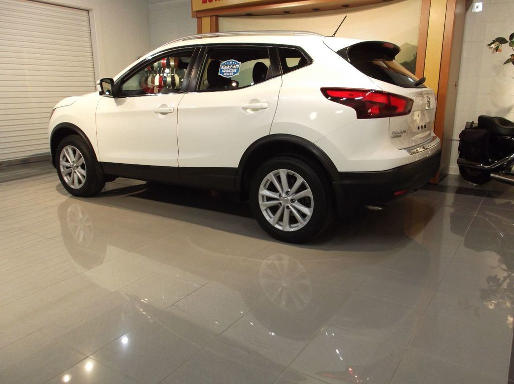 2017 Nissan Rogue Sport SV photo 4