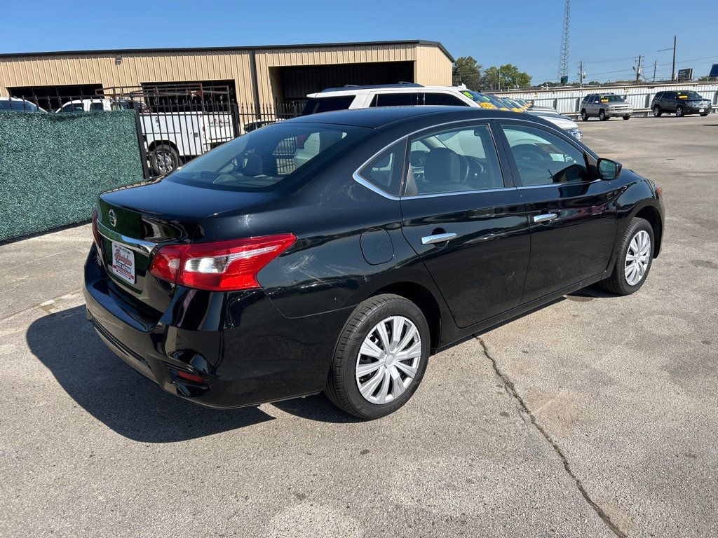 2017 Nissan Sentra photo 3