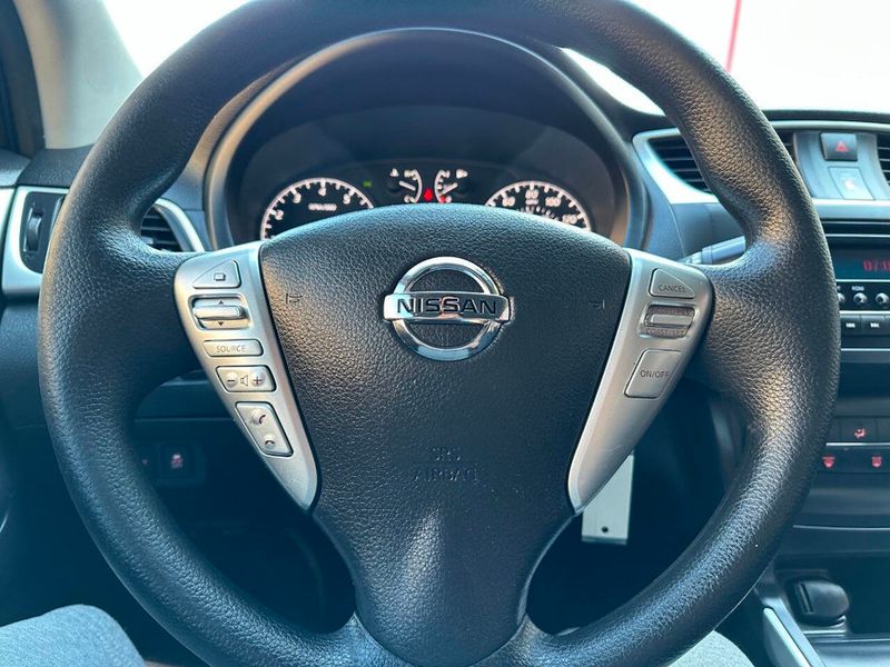 2017 Nissan Sentra S CVT - 22873768 - 26