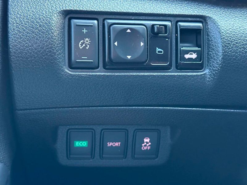 2017 Nissan Sentra S CVT - 22873768 - 31