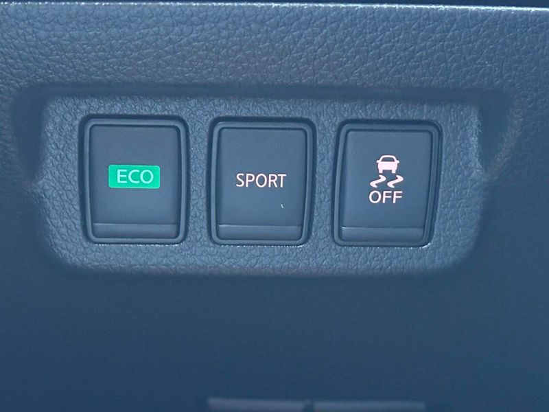 2017 Nissan Sentra S CVT - 22873768 - 32