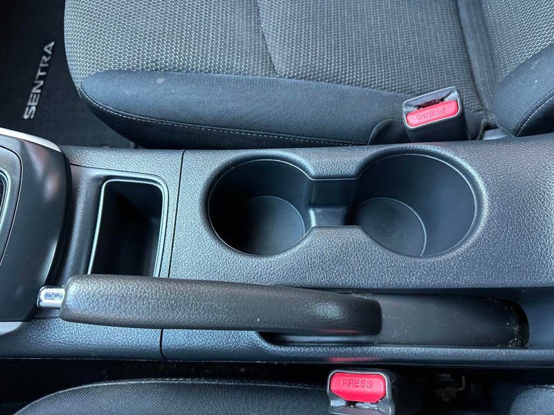 2017 Nissan Sentra S CVT - 22873768 - 35