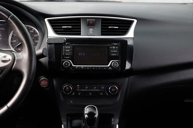 2017 Nissan Sentra S CVT - 22952827 - 39