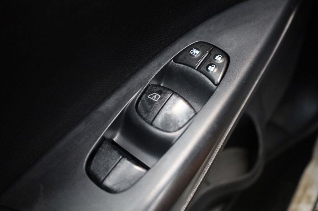 Nissan Sentra photo 35