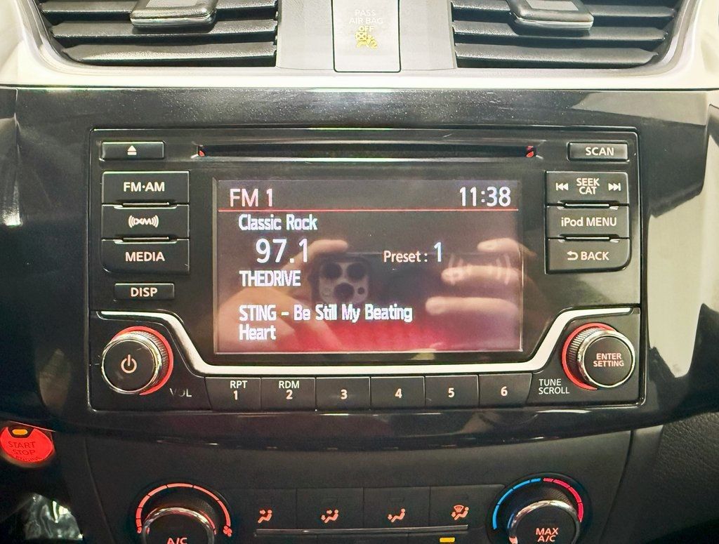 2017 Nissan Sentra SV CVT - 22924160 - 16