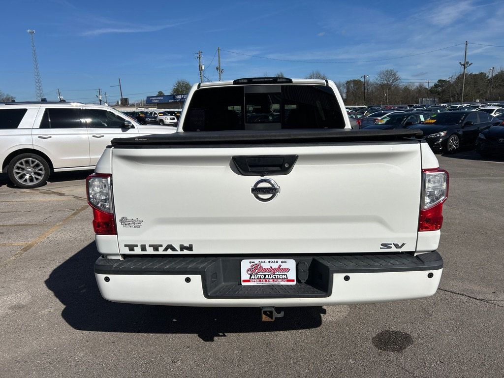 2017 Nissan Titan Crew Cab S photo 3