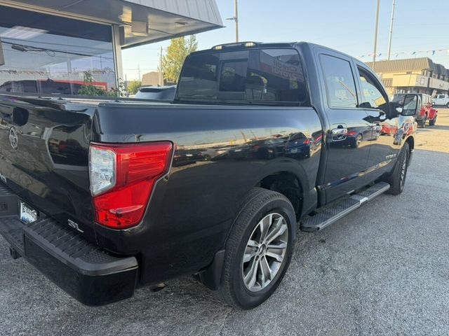 2017 Nissan Titan 4x2 Crew Cab SL - 23093525 - 12