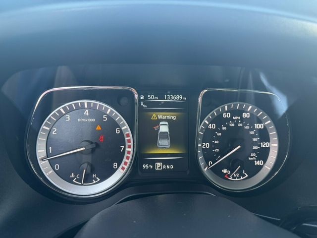 2017 Nissan Titan 4x2 Crew Cab SL - 23093525 - 21