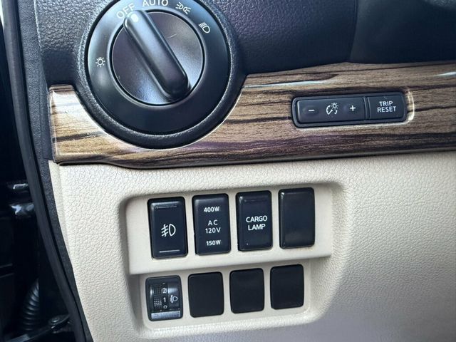 2017 Nissan Titan 4x2 Crew Cab SL - 23093525 - 28