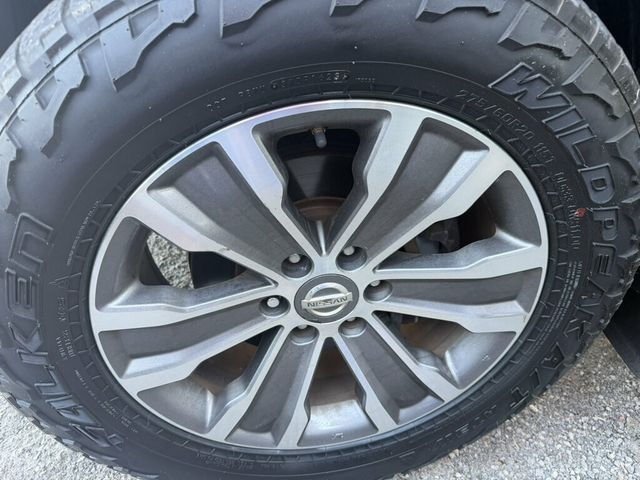 2017 Nissan Titan 4x2 Crew Cab SL - 23093525 - 7