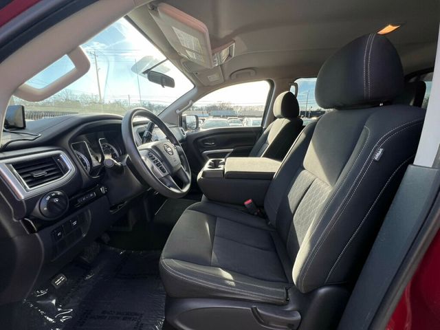 2017 Nissan Titan 4x2 Crew Cab SV - 22959930 - 6