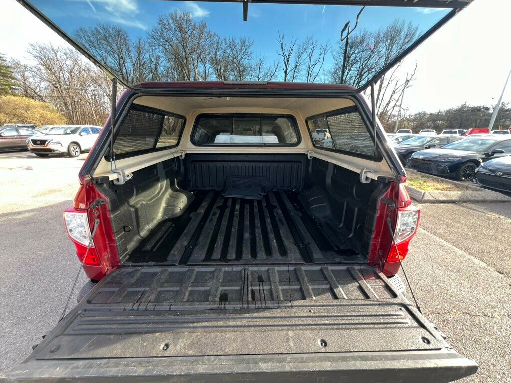 2017 Nissan Titan 4x2 Crew Cab SV - 22959930 - 8