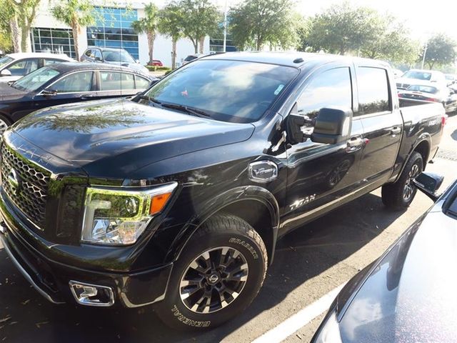 2017 Nissan Titan 4x4 Crew Cab PRO-4X - 17081834 - 3