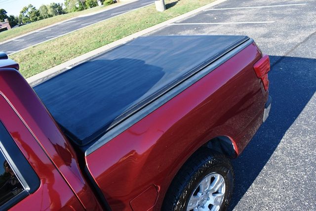 2017 Nissan Titan 4x4 Crew Cab S - 23094313 - 10