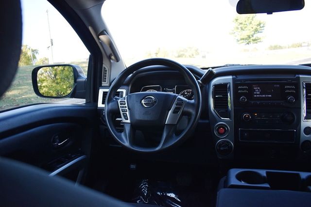 2017 Nissan Titan 4x4 Crew Cab S - 23094313 - 13