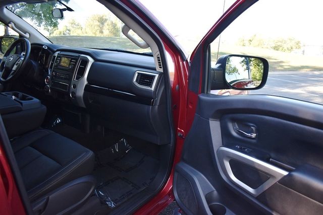 2017 Nissan Titan 4x4 Crew Cab S - 23094313 - 29