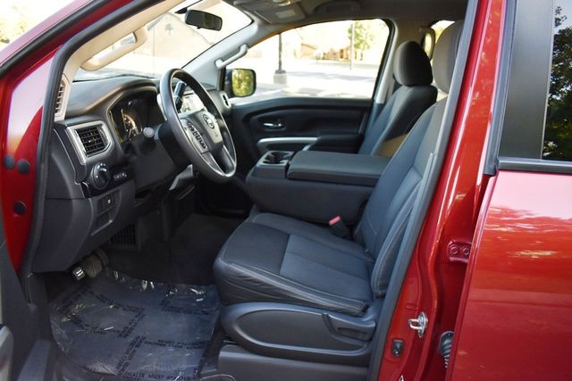 2017 Nissan Titan 4x4 Crew Cab S - 23094313 - 33
