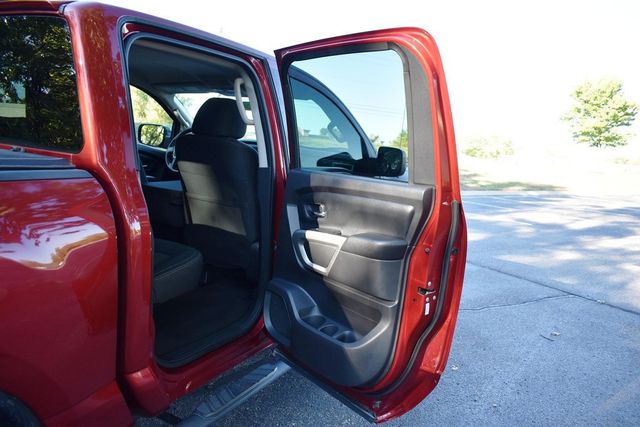 2017 Nissan Titan 4x4 Crew Cab S - 23094313 - 39