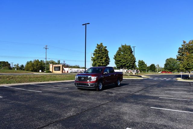 2017 Nissan Titan 4x4 Crew Cab S - 23094313 - 42