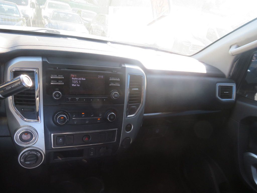 Nissan Titan photo 10
