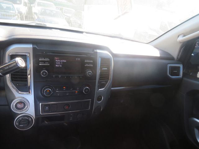 2017 Nissan Titan 4x4 Crew Cab SV - 23092714 - 9
